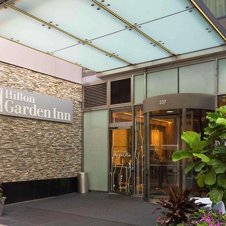 Hilton Garden Inn New York Central Park South-Midtown West Екстериор снимка