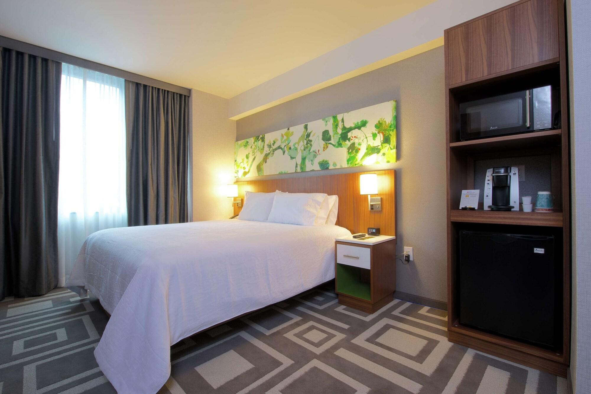 Hilton Garden Inn New York Central Park South-Midtown West Екстериор снимка