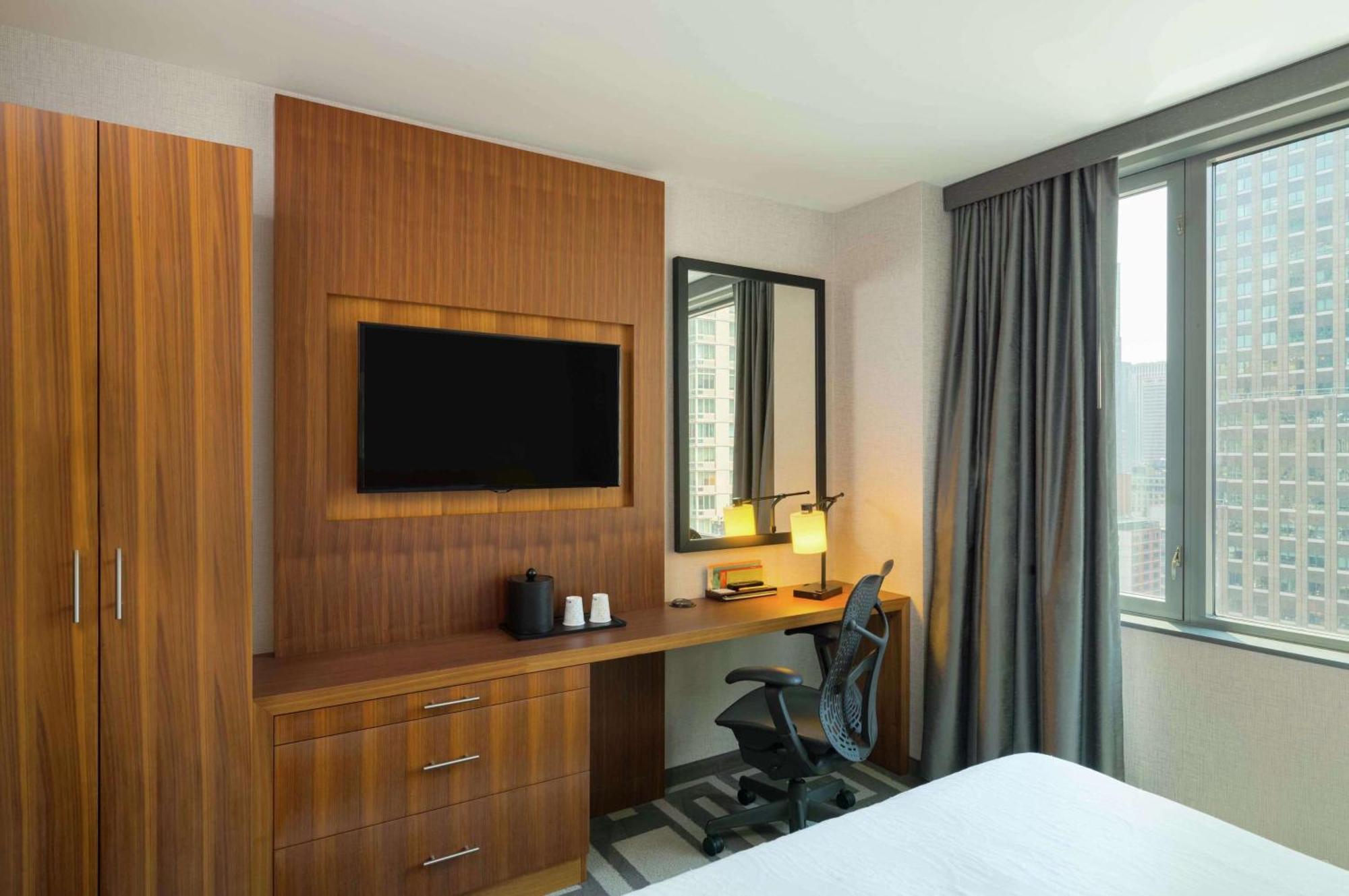 Hilton Garden Inn New York Central Park South-Midtown West Екстериор снимка