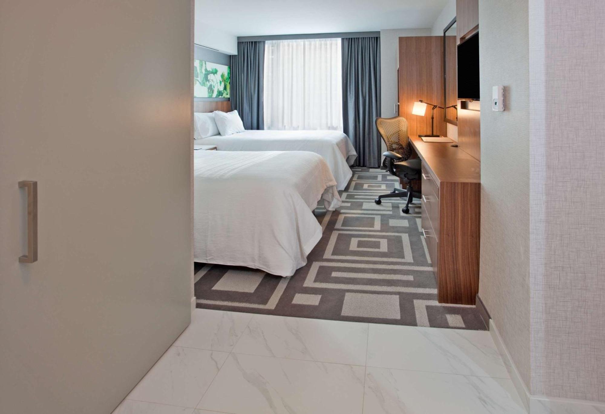 Hilton Garden Inn New York Central Park South-Midtown West Екстериор снимка