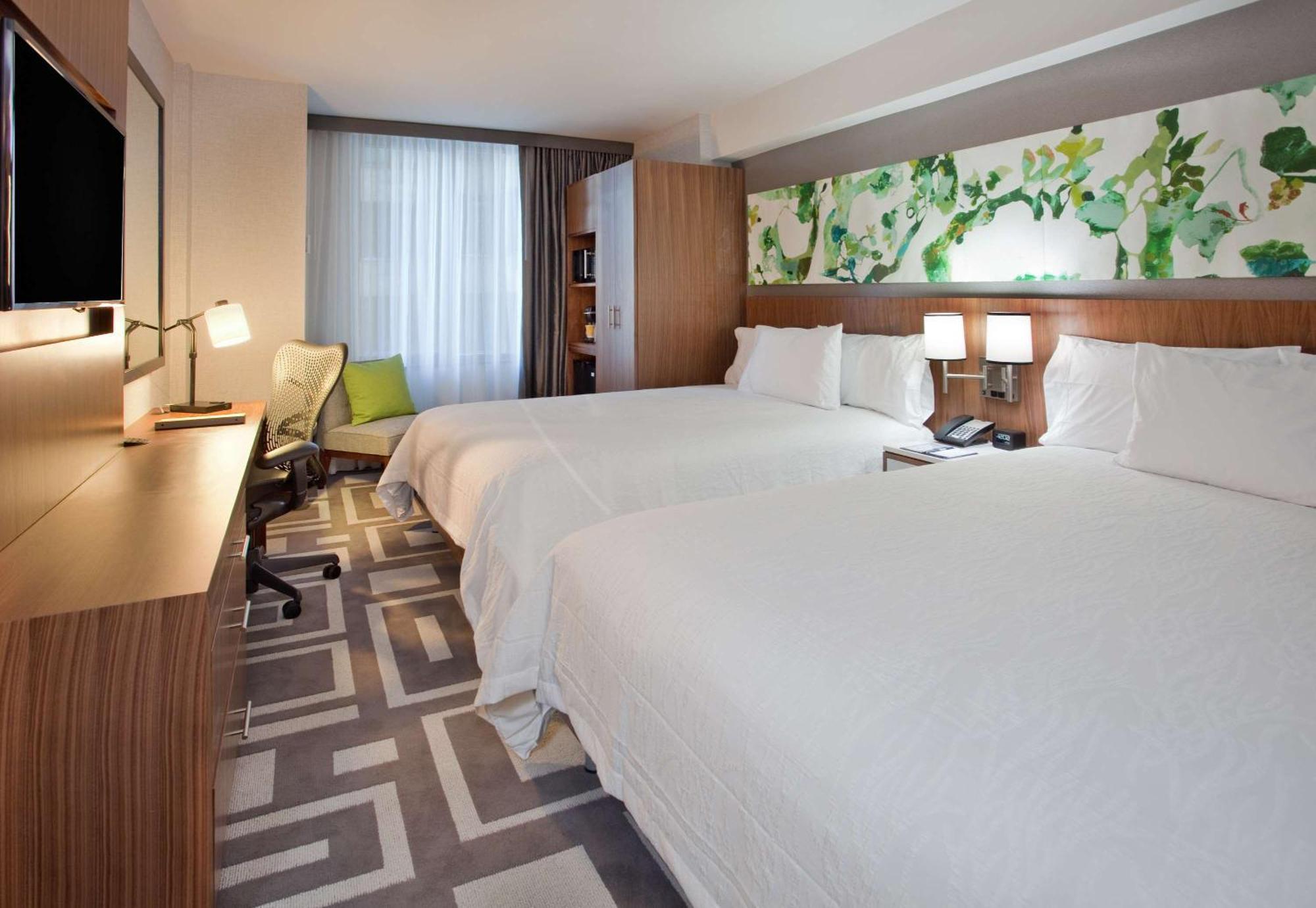 Hilton Garden Inn New York Central Park South-Midtown West Екстериор снимка