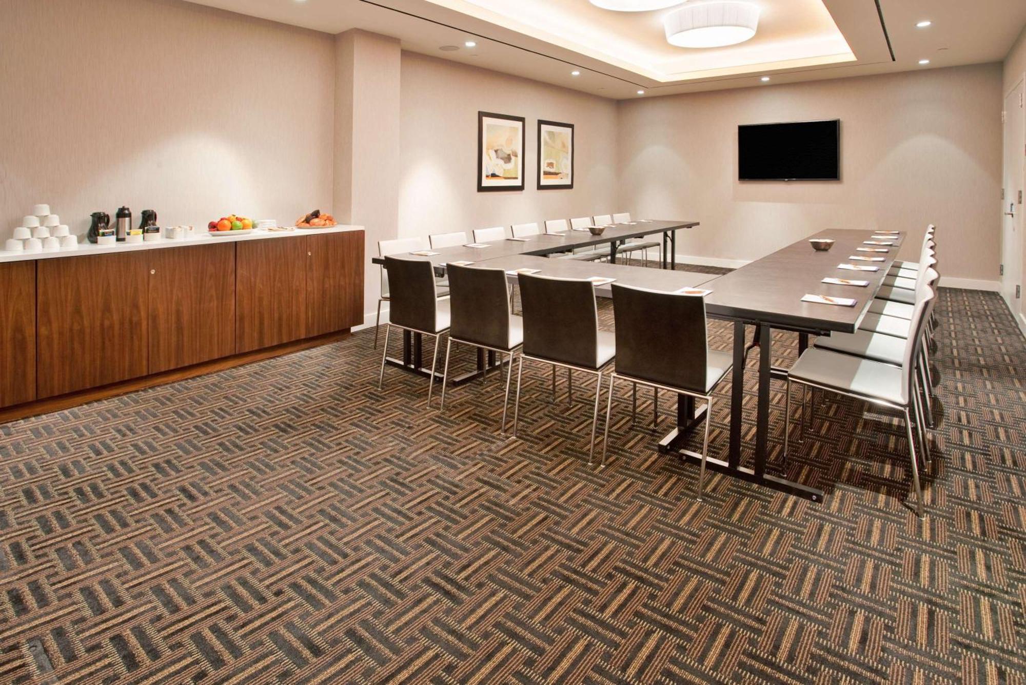 Hilton Garden Inn New York Central Park South-Midtown West Екстериор снимка