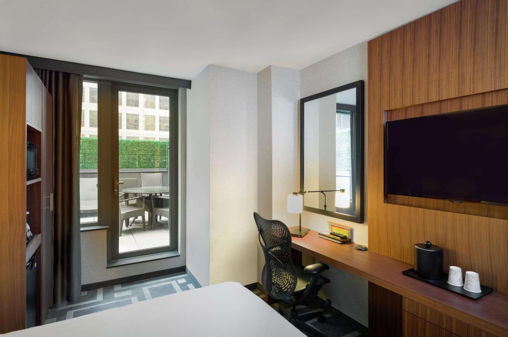 Hilton Garden Inn New York Central Park South-Midtown West Екстериор снимка