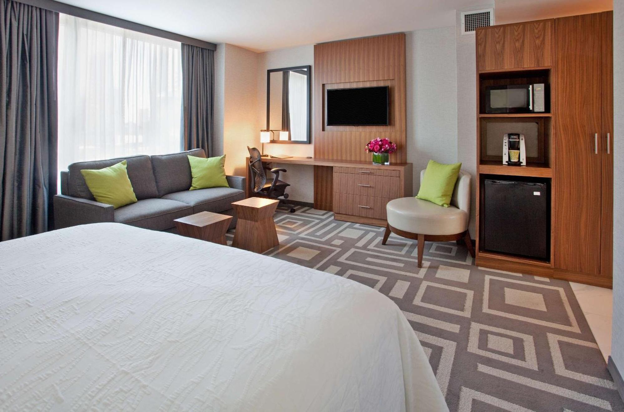 Hilton Garden Inn New York Central Park South-Midtown West Екстериор снимка