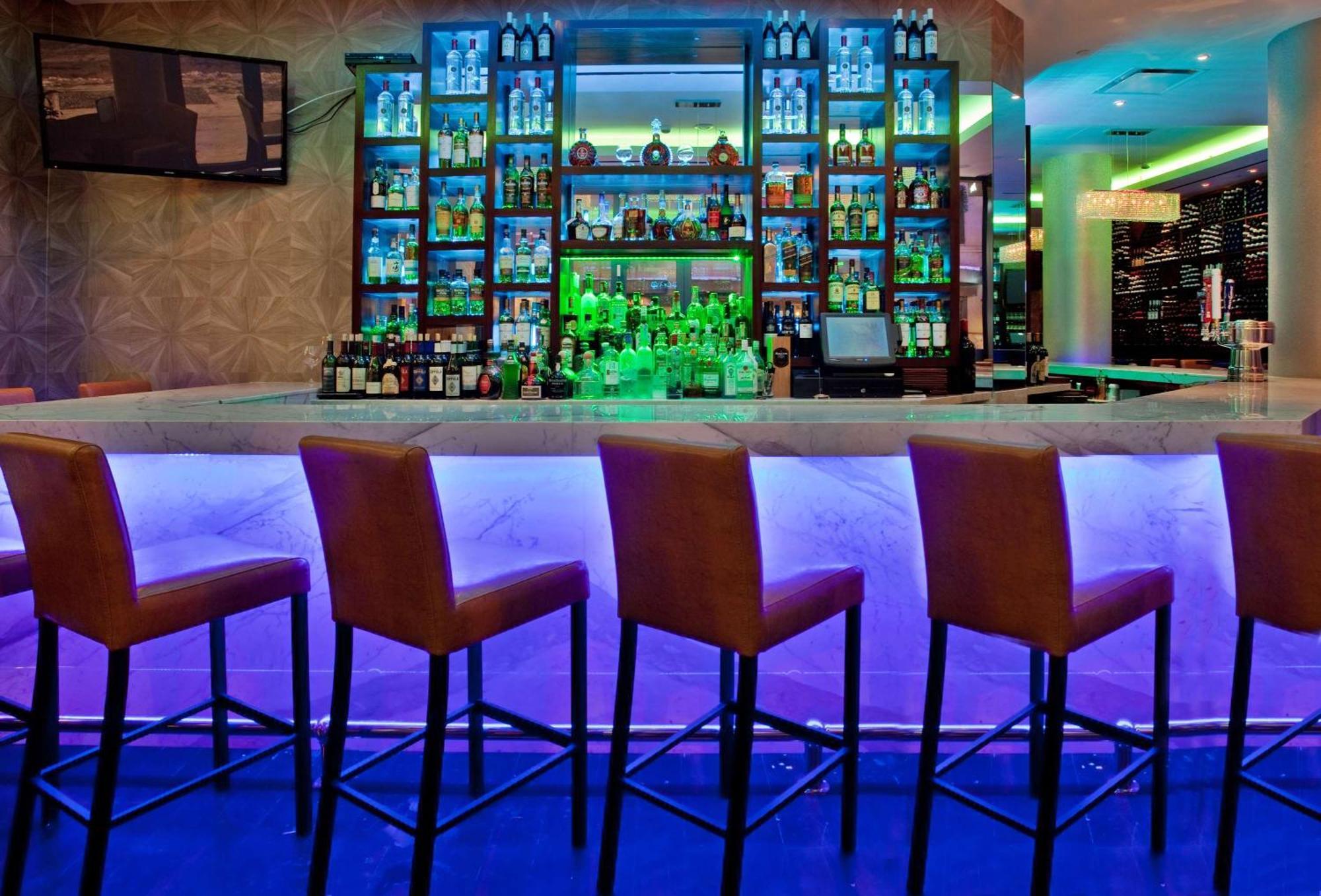 Hilton Garden Inn New York Central Park South-Midtown West Екстериор снимка