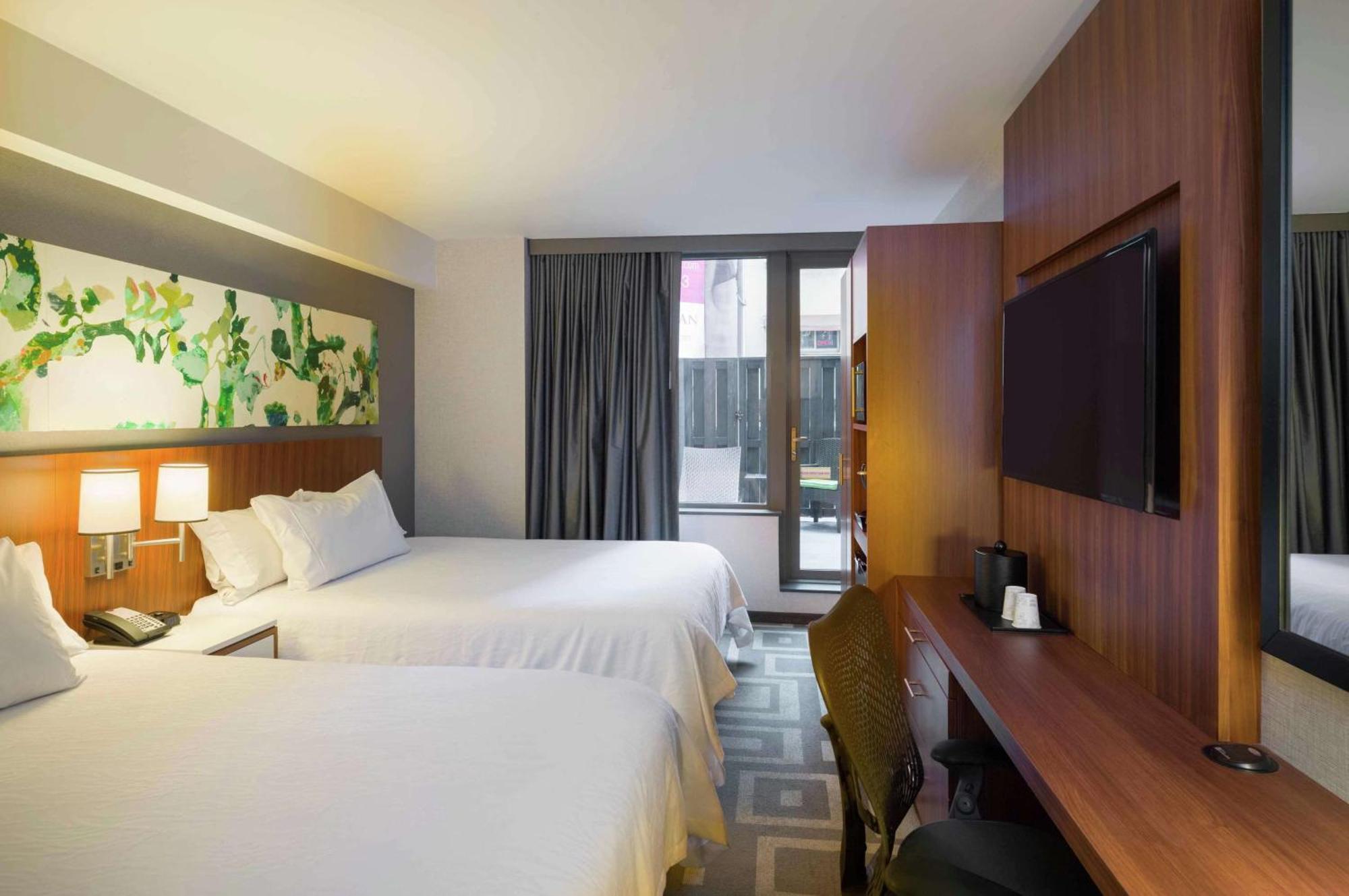 Hilton Garden Inn New York Central Park South-Midtown West Екстериор снимка