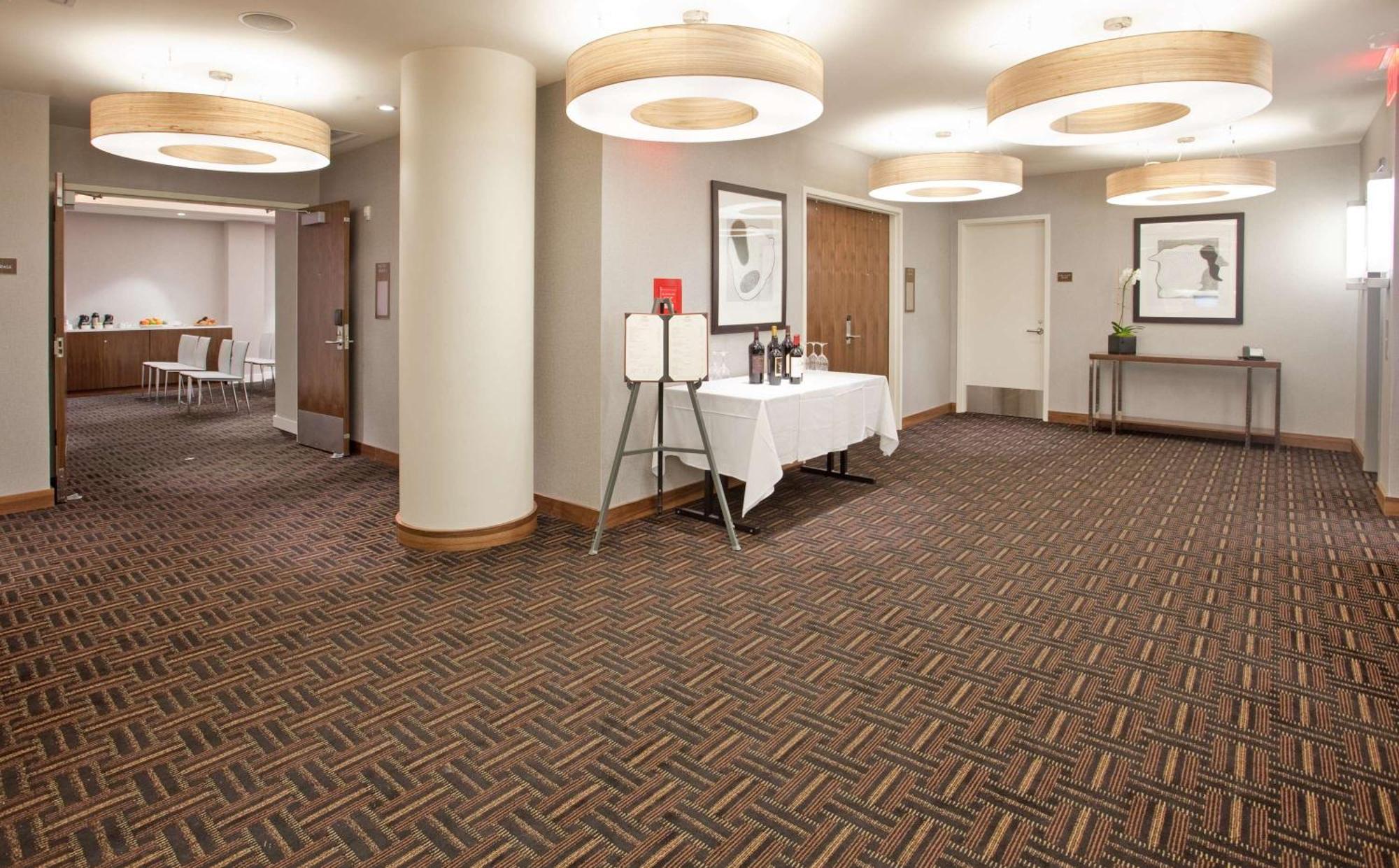 Hilton Garden Inn New York Central Park South-Midtown West Екстериор снимка