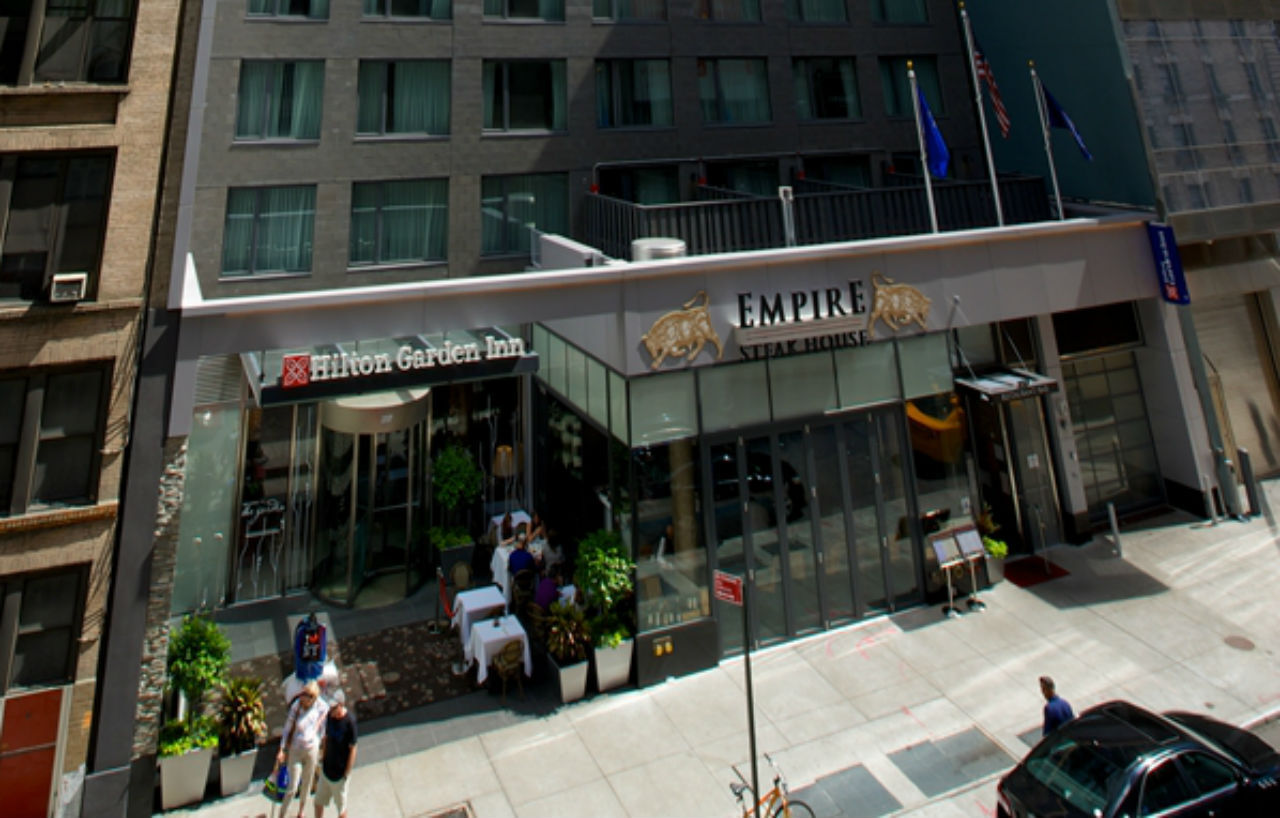 Hilton Garden Inn New York Central Park South-Midtown West Екстериор снимка